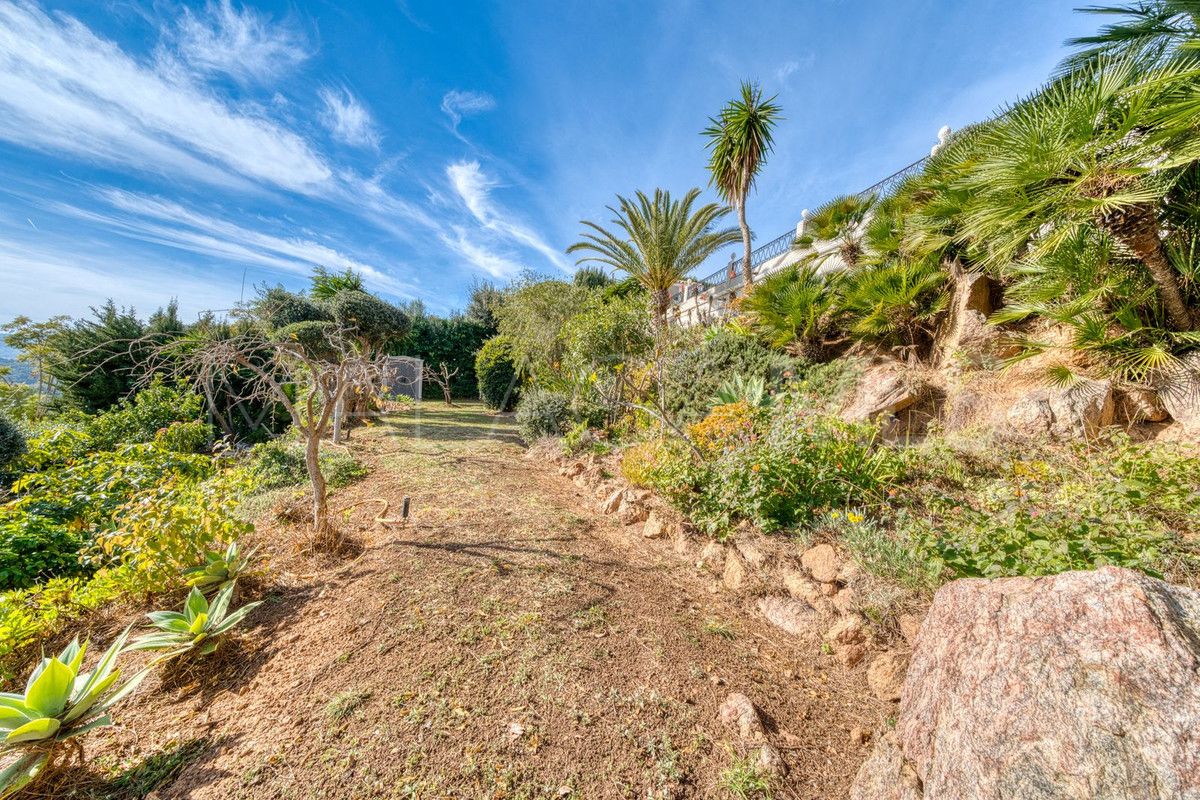 Buy 4 bedrooms villa in Valtocado