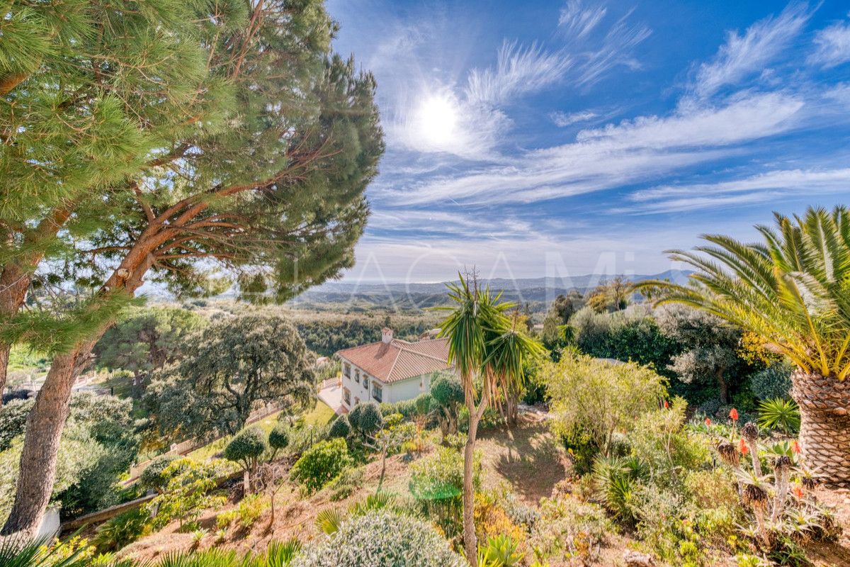 Buy 4 bedrooms villa in Valtocado