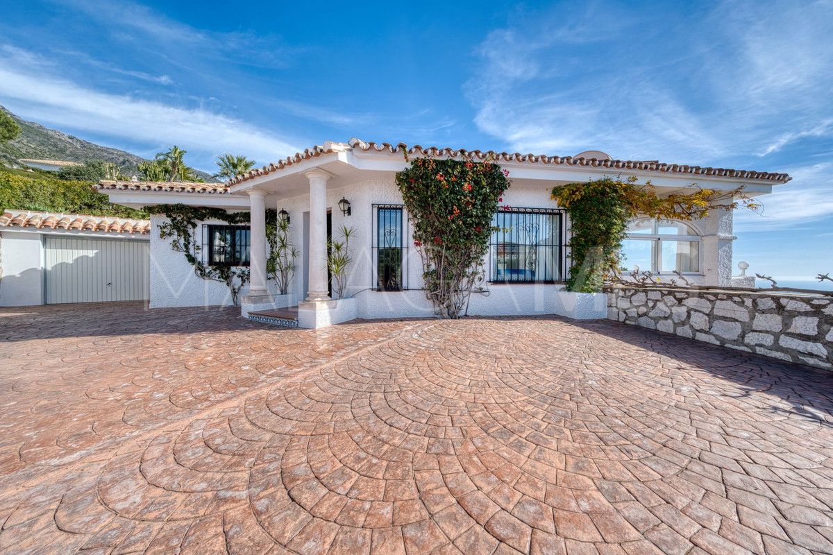 Buy 4 bedrooms villa in Valtocado