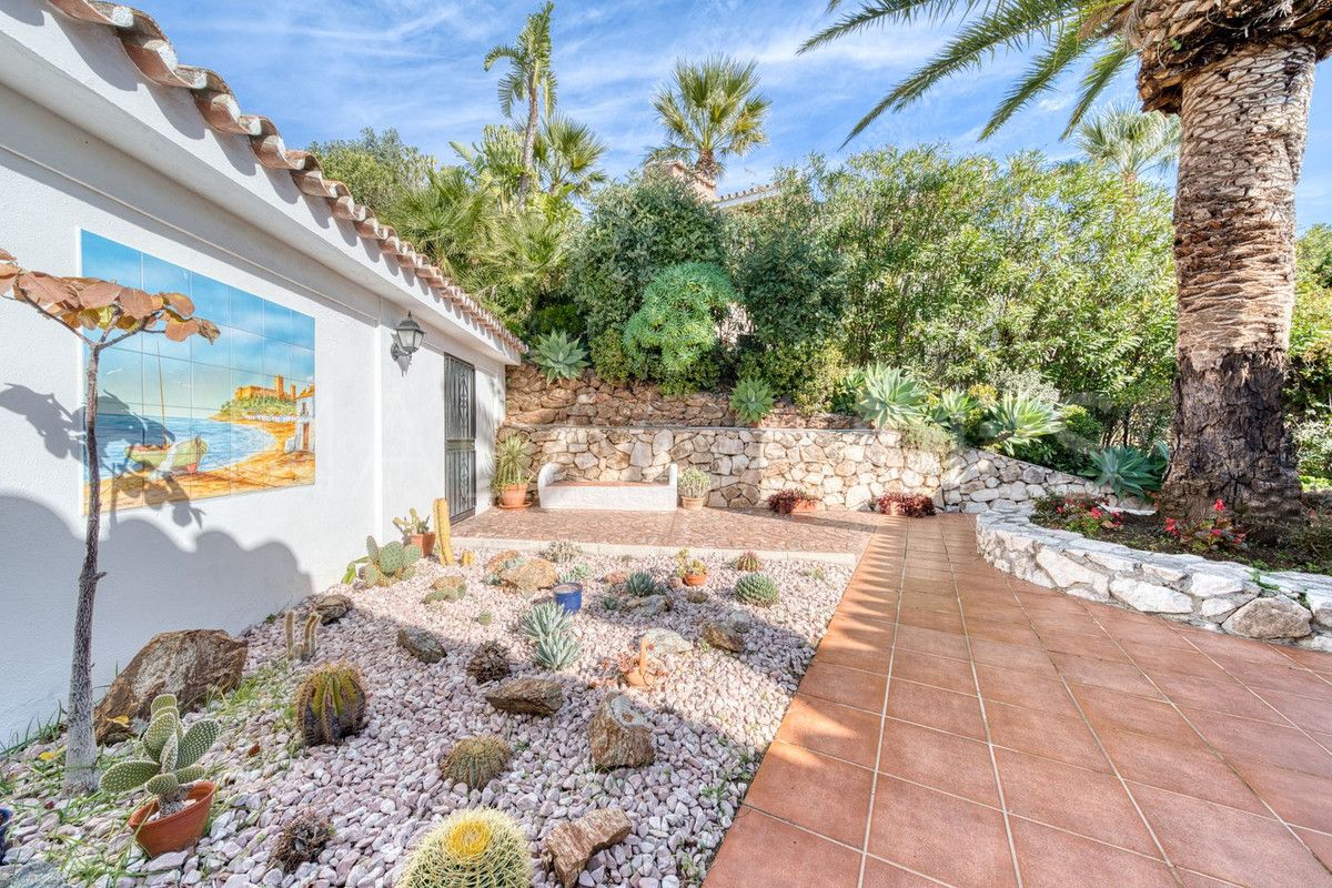Buy 4 bedrooms villa in Valtocado