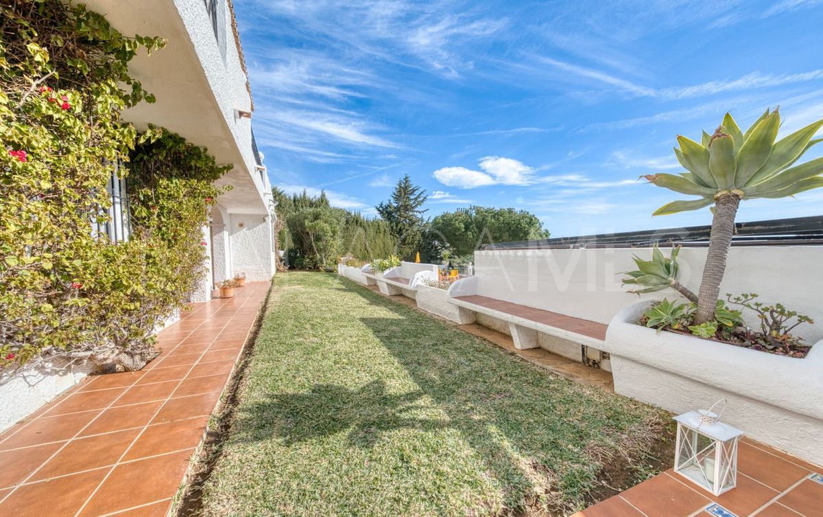 Buy 4 bedrooms villa in Valtocado