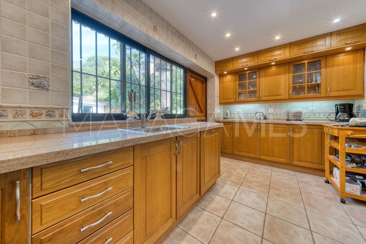 Buy 4 bedrooms villa in Valtocado