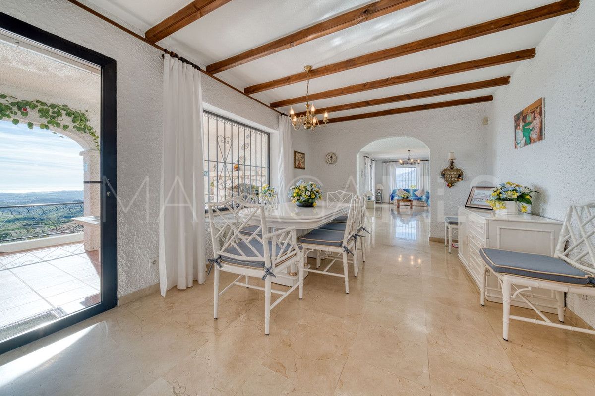 Buy 4 bedrooms villa in Valtocado