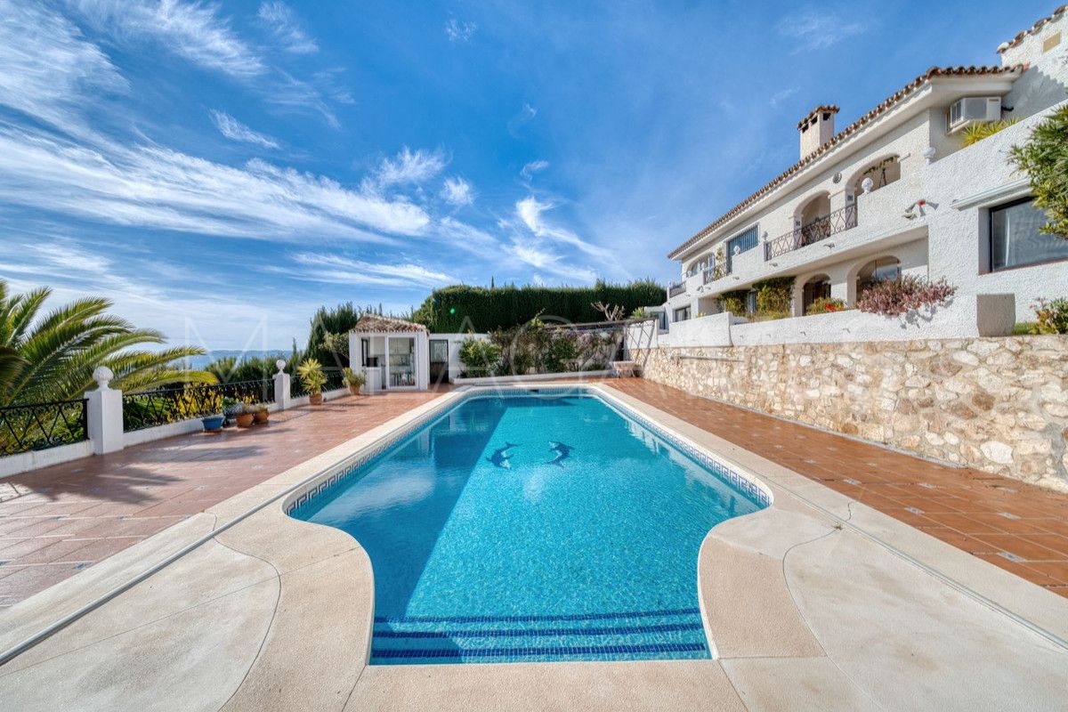 Buy 4 bedrooms villa in Valtocado