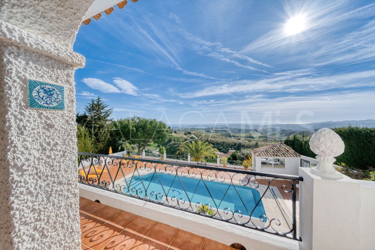 Buy 4 bedrooms villa in Valtocado