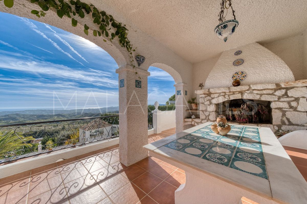 Buy 4 bedrooms villa in Valtocado