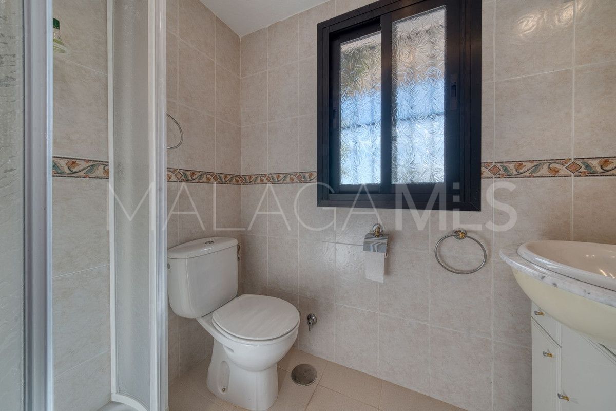 Buy 4 bedrooms villa in Valtocado