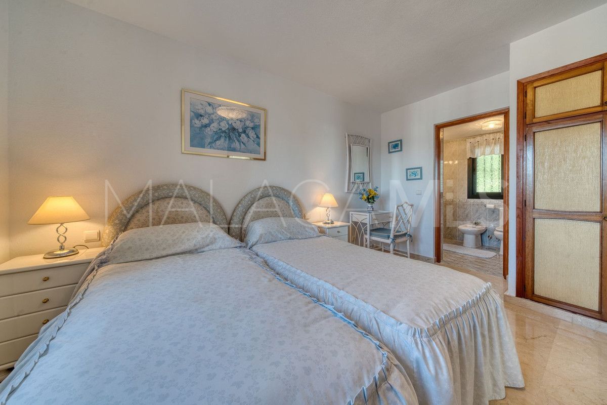 Buy 4 bedrooms villa in Valtocado