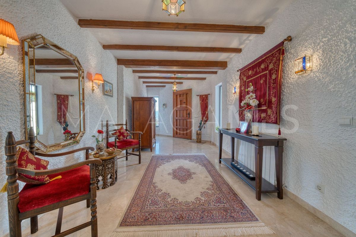 Buy 4 bedrooms villa in Valtocado