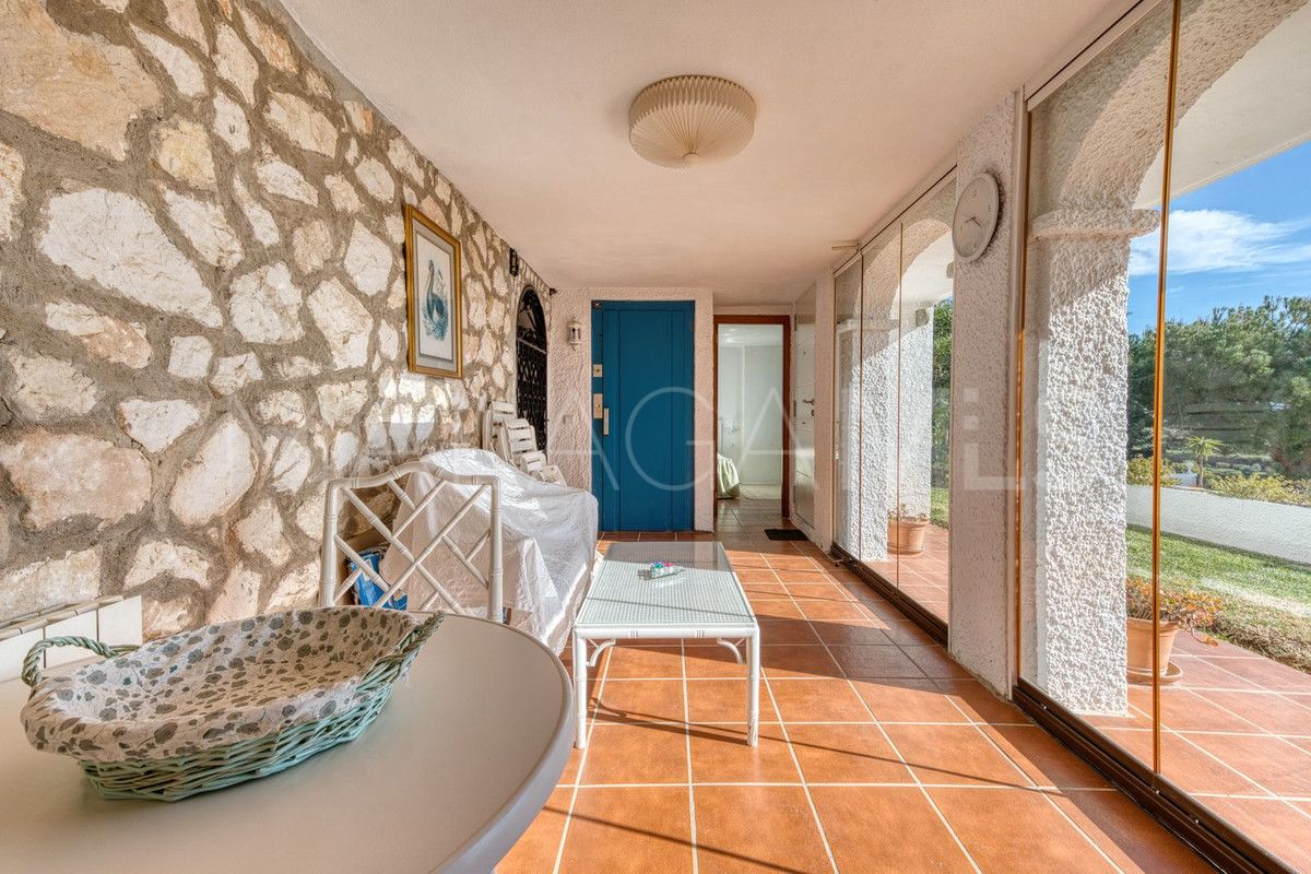 Buy 4 bedrooms villa in Valtocado