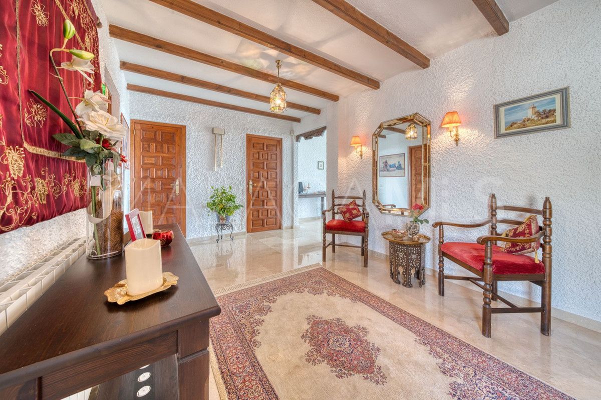 Buy 4 bedrooms villa in Valtocado