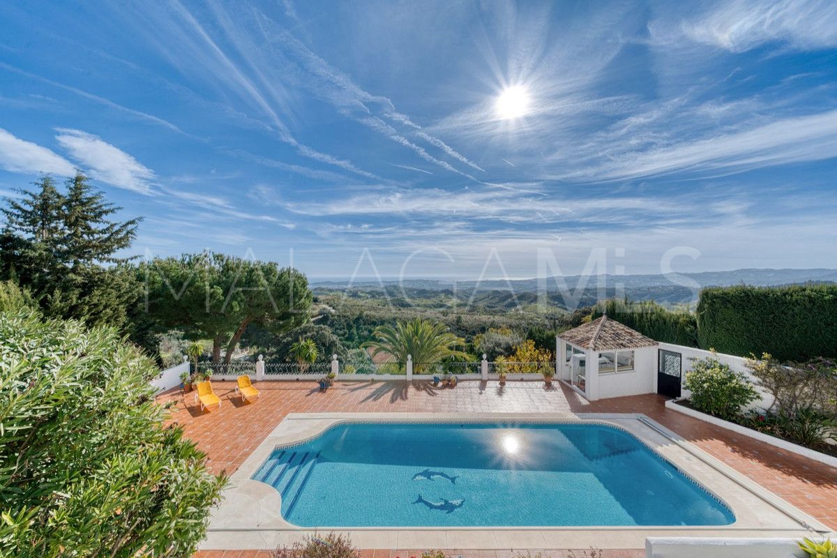 Buy 4 bedrooms villa in Valtocado