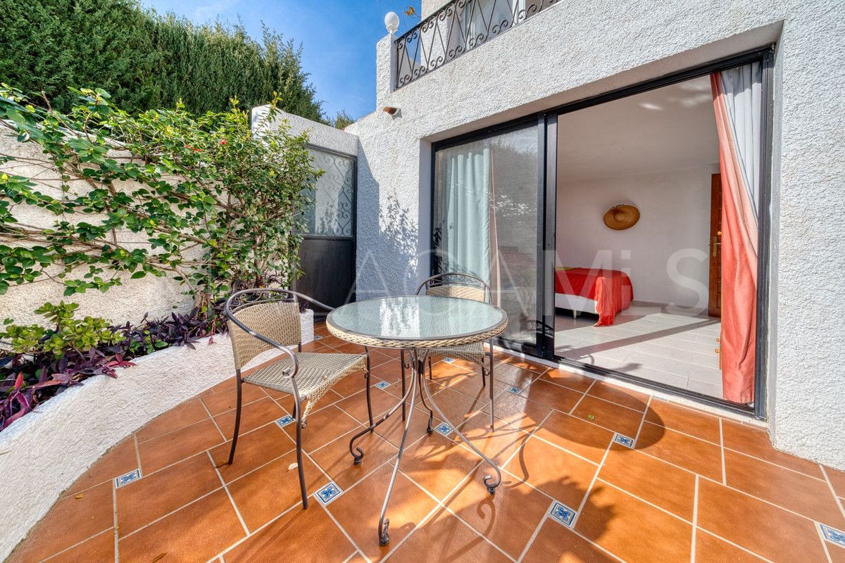 Buy 4 bedrooms villa in Valtocado