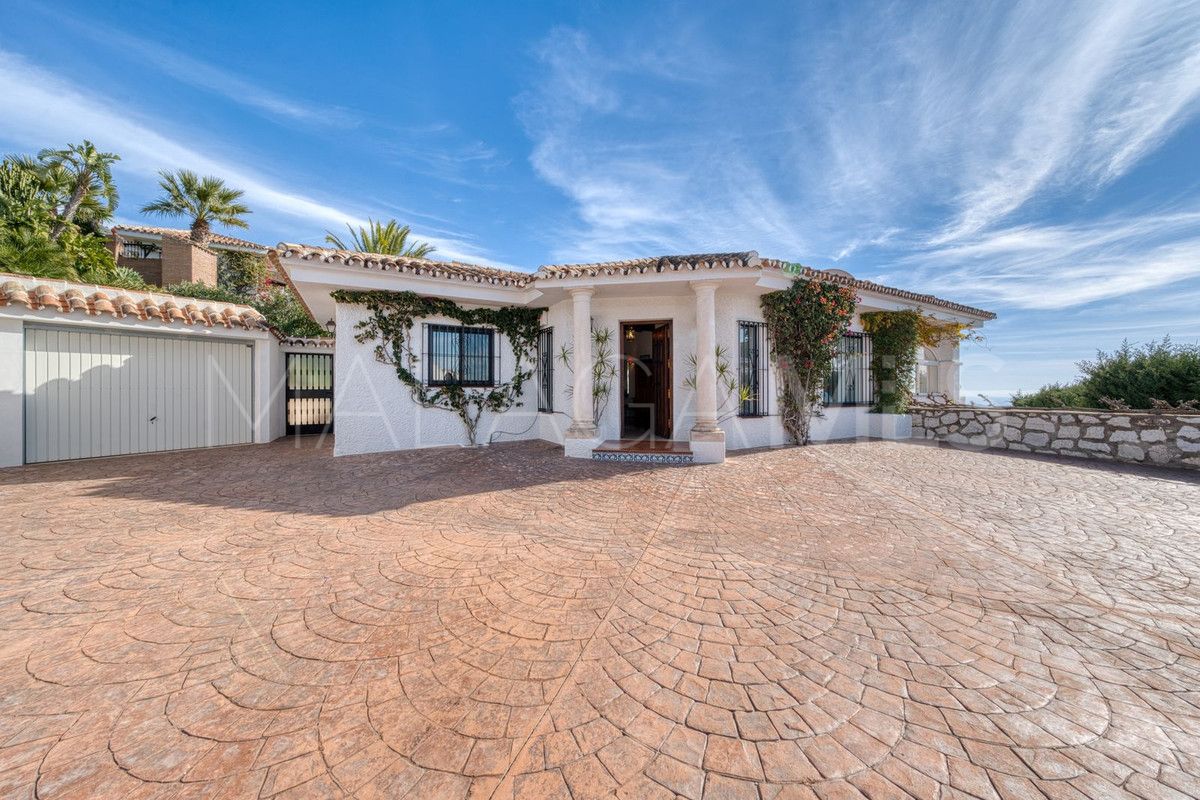 Buy 4 bedrooms villa in Valtocado