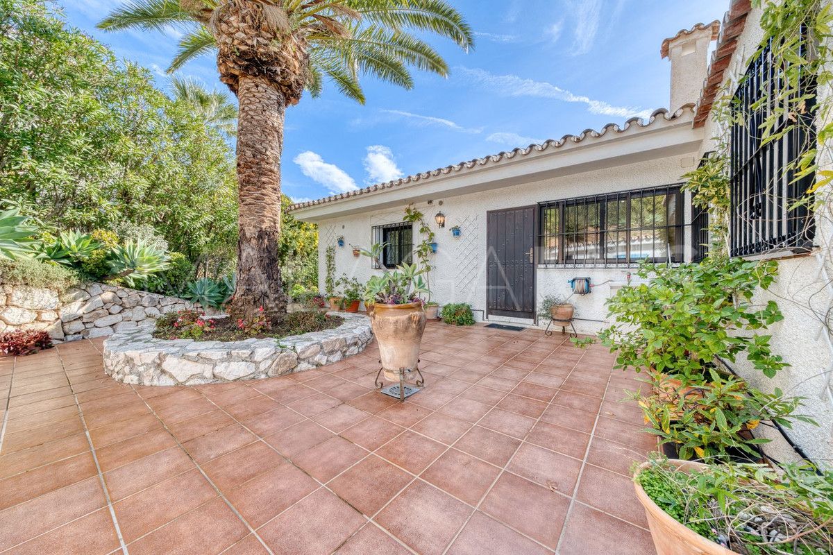 Buy 4 bedrooms villa in Valtocado