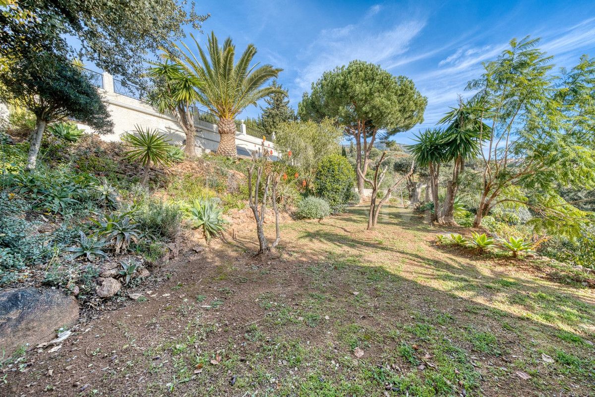 Buy 4 bedrooms villa in Valtocado