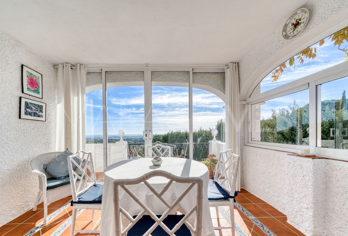 Buy 4 bedrooms villa in Valtocado