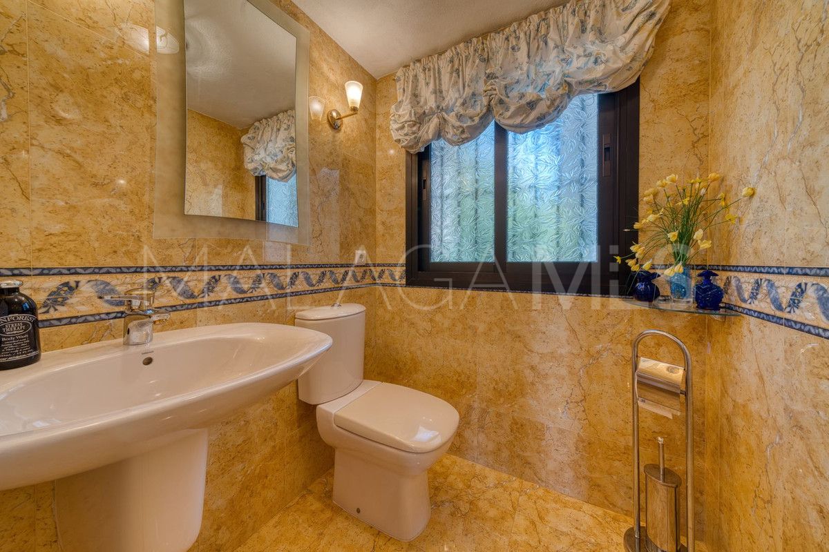 Buy 4 bedrooms villa in Valtocado
