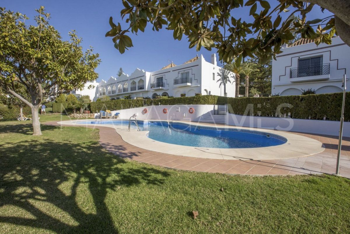 For sale town house with 4 bedrooms in Nueva Andalucia