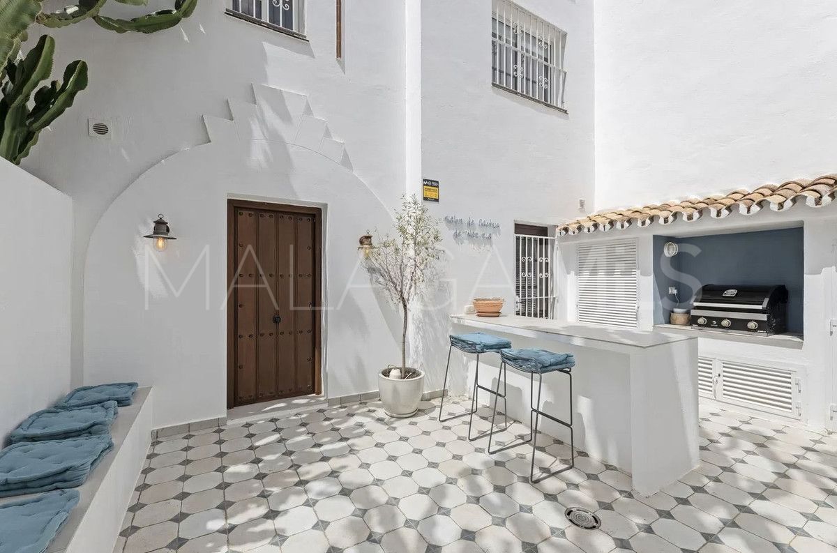 For sale town house with 4 bedrooms in Nueva Andalucia