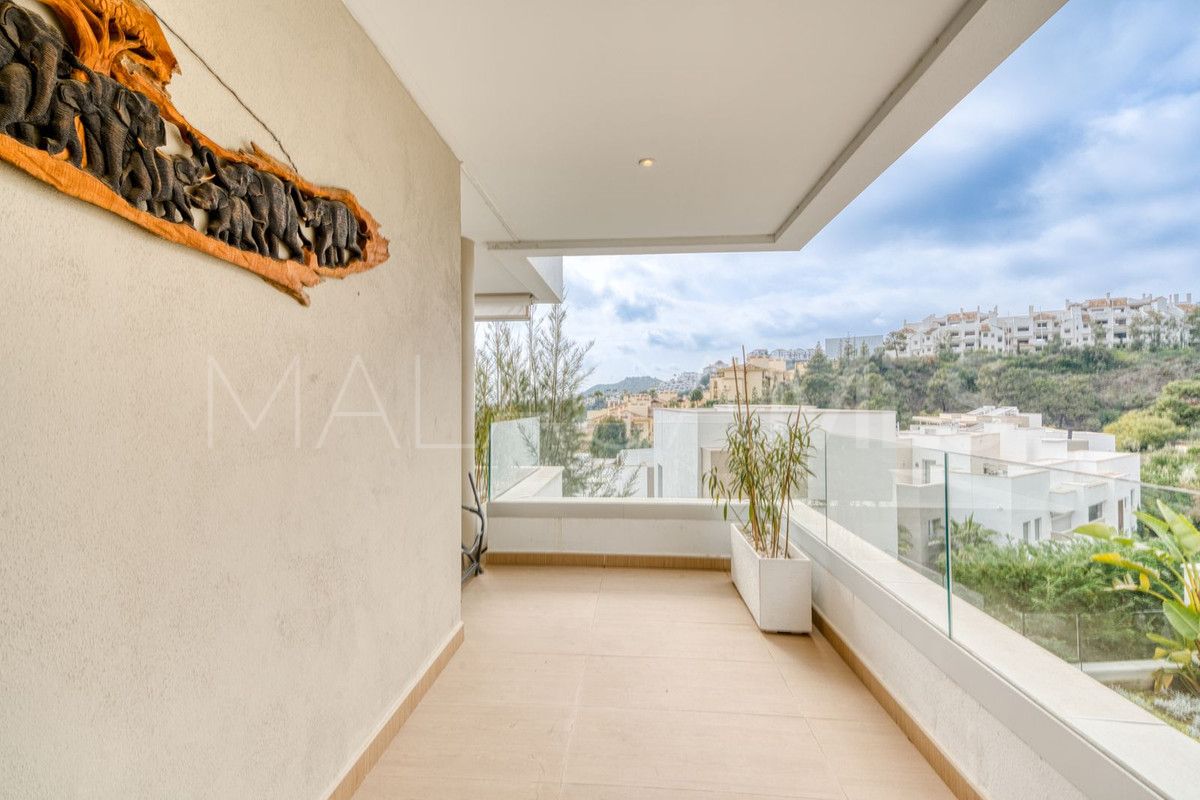 Buy apartamento in Benahavis with 3 bedrooms