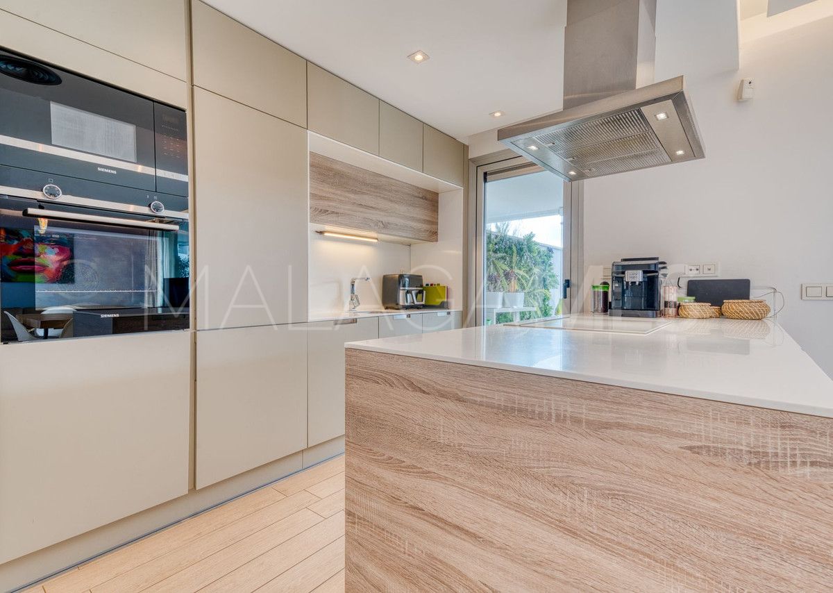 Buy apartamento in Benahavis with 3 bedrooms