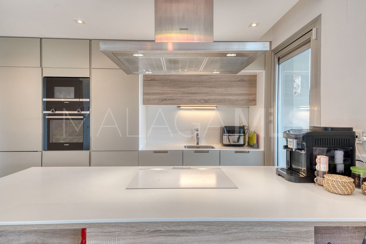 Buy apartamento in Benahavis with 3 bedrooms