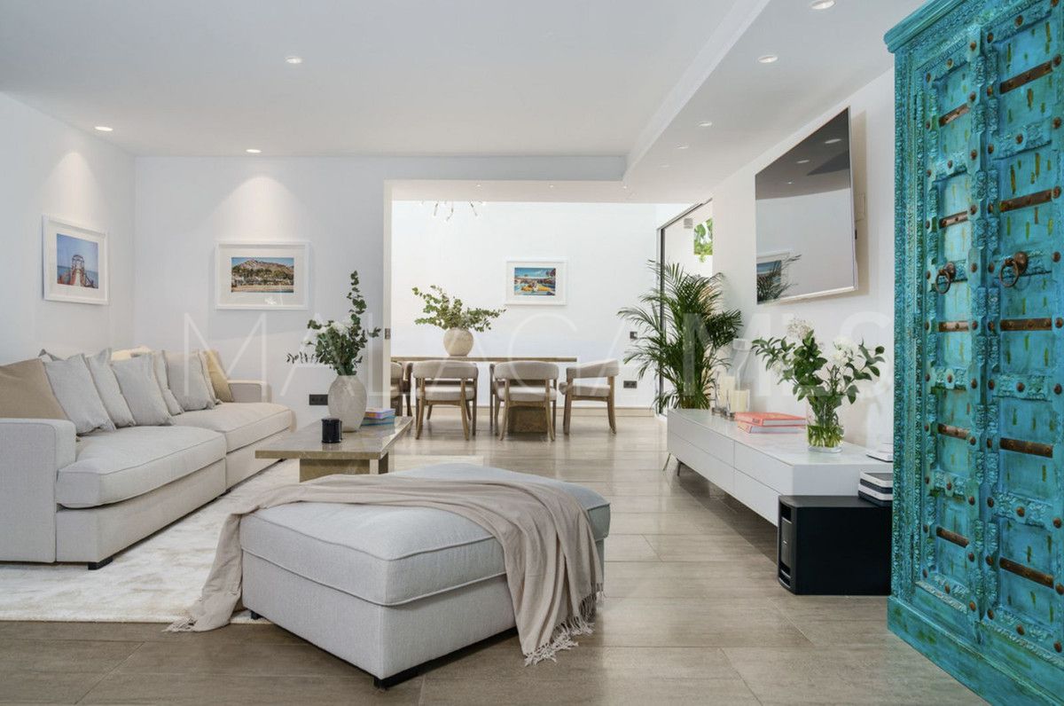Villa for sale in Marbella City