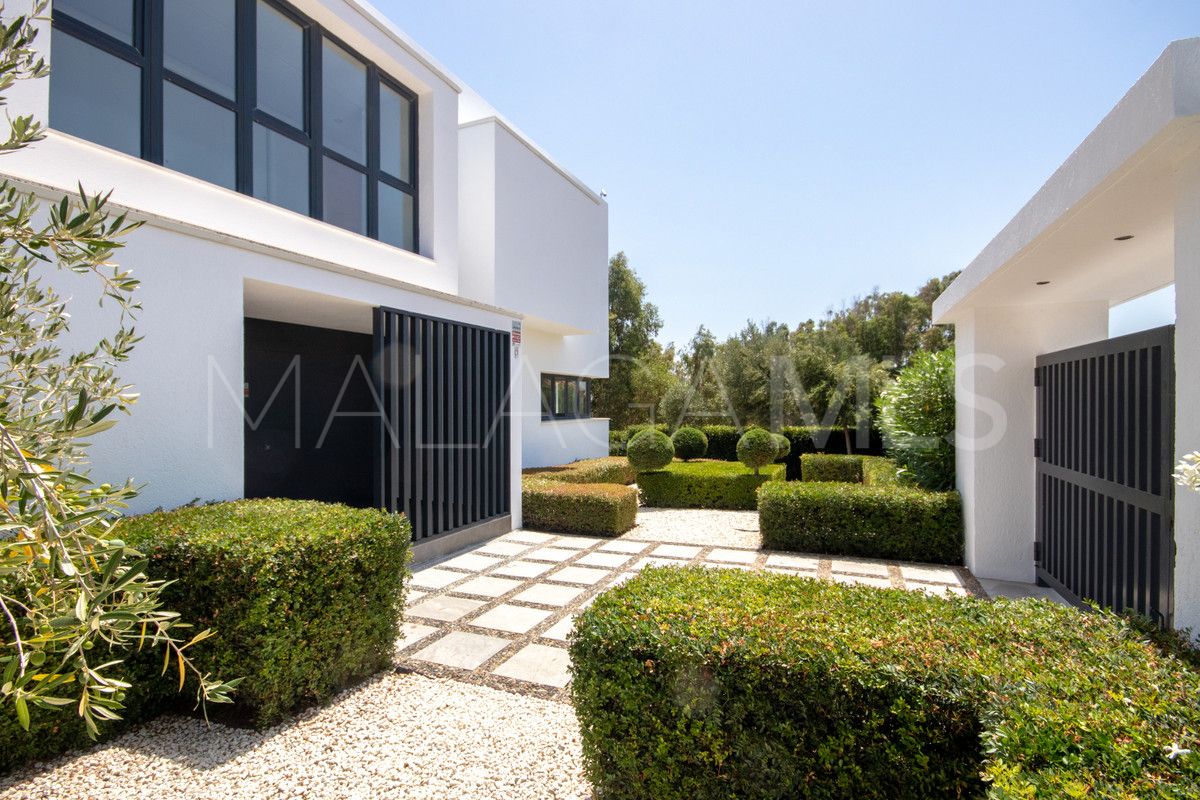 Villa for sale in La Duquesa