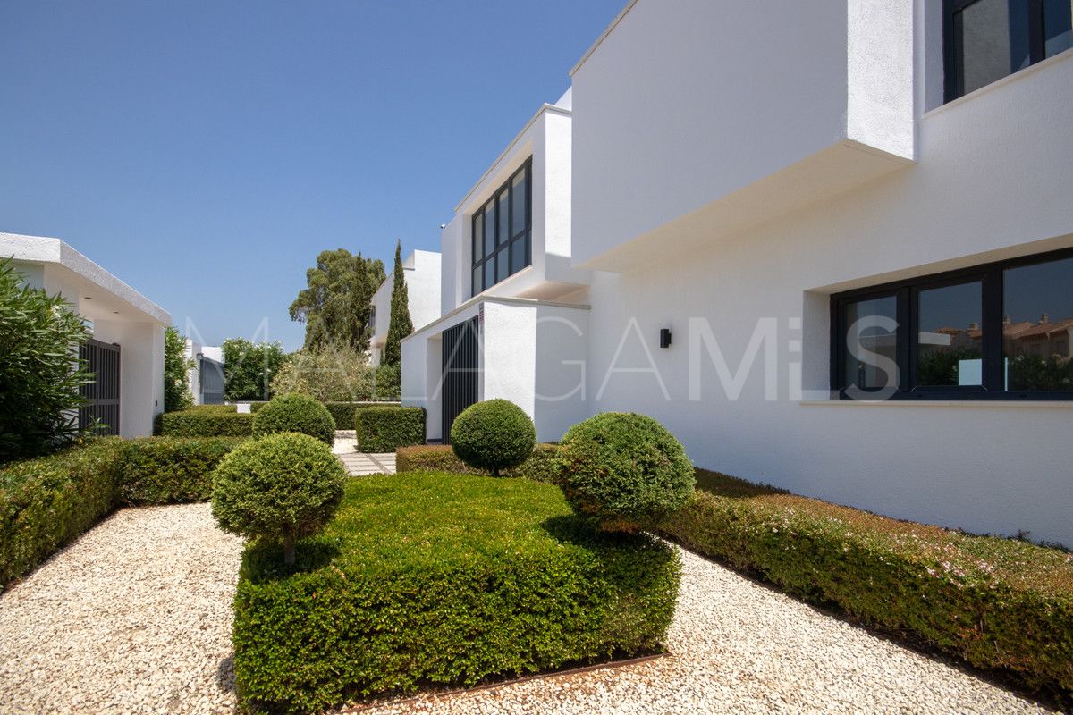 Villa for sale in La Duquesa