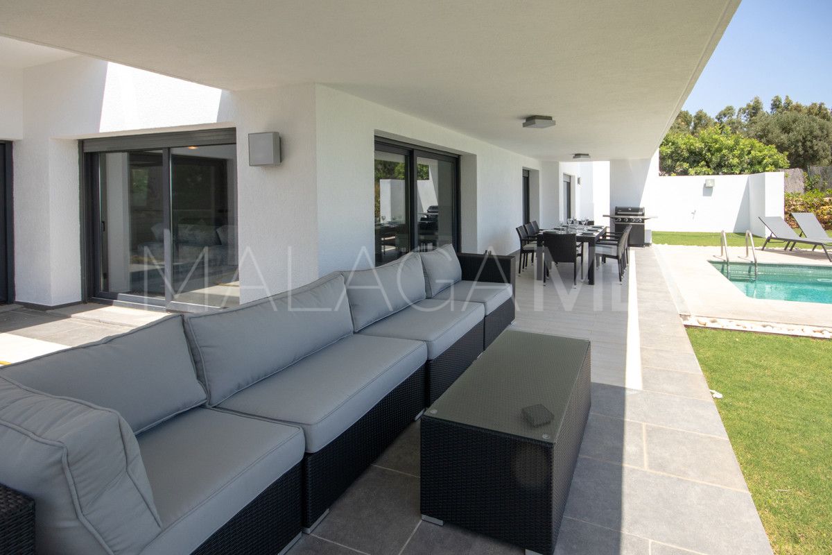 Villa for sale in La Duquesa