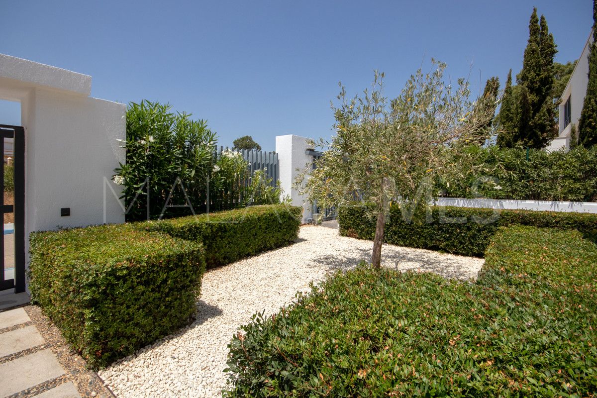 Villa for sale in La Duquesa