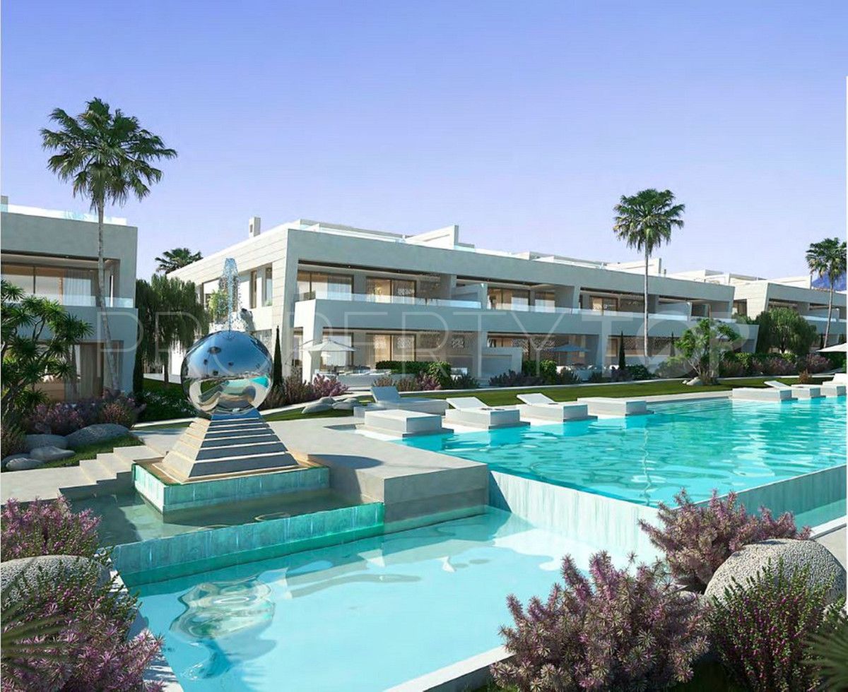 For sale ground floor apartment in Marbella Golden Mile with 4 bedrooms