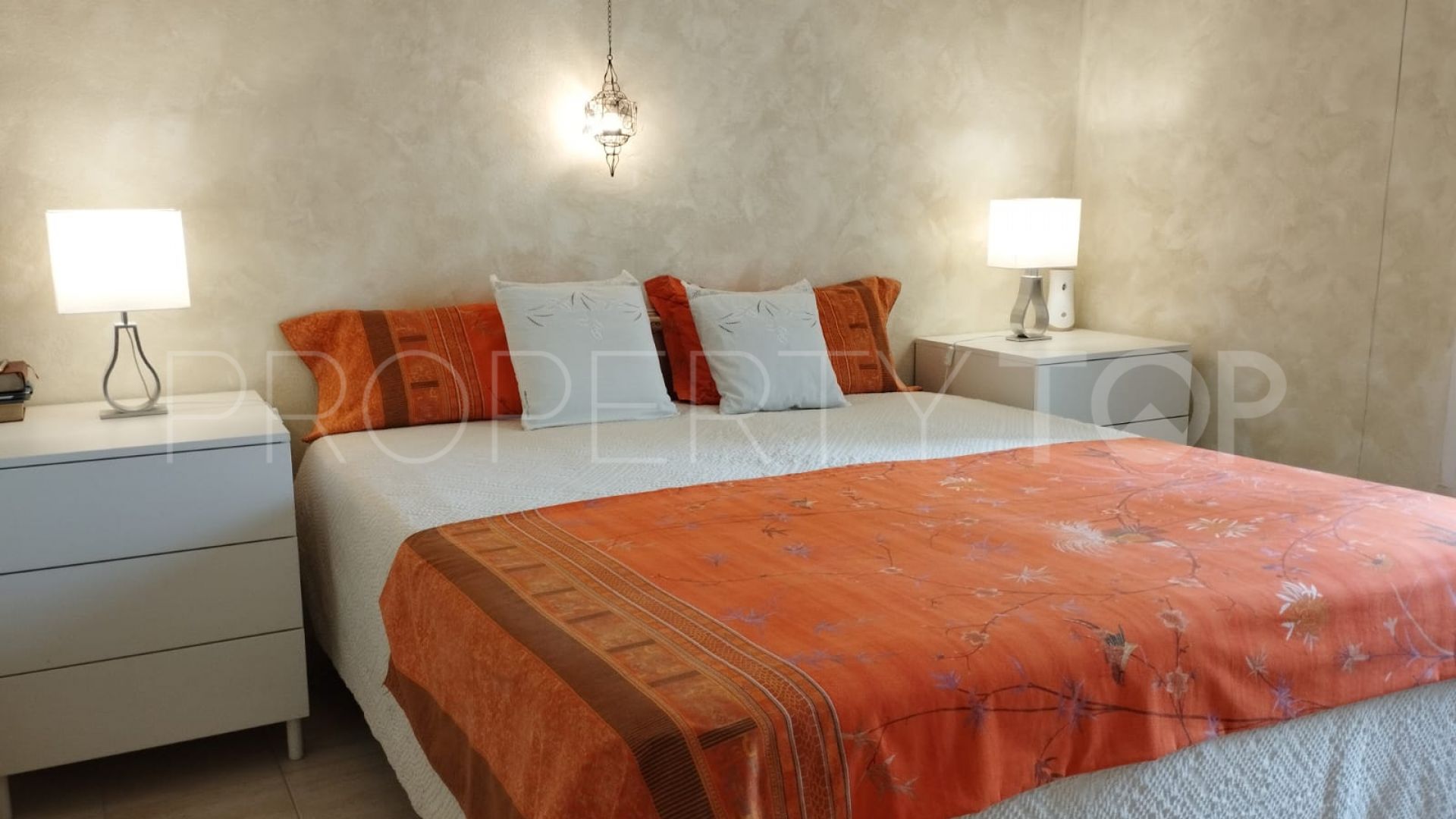 For sale flat with 2 bedrooms in Hacienda las Chapas