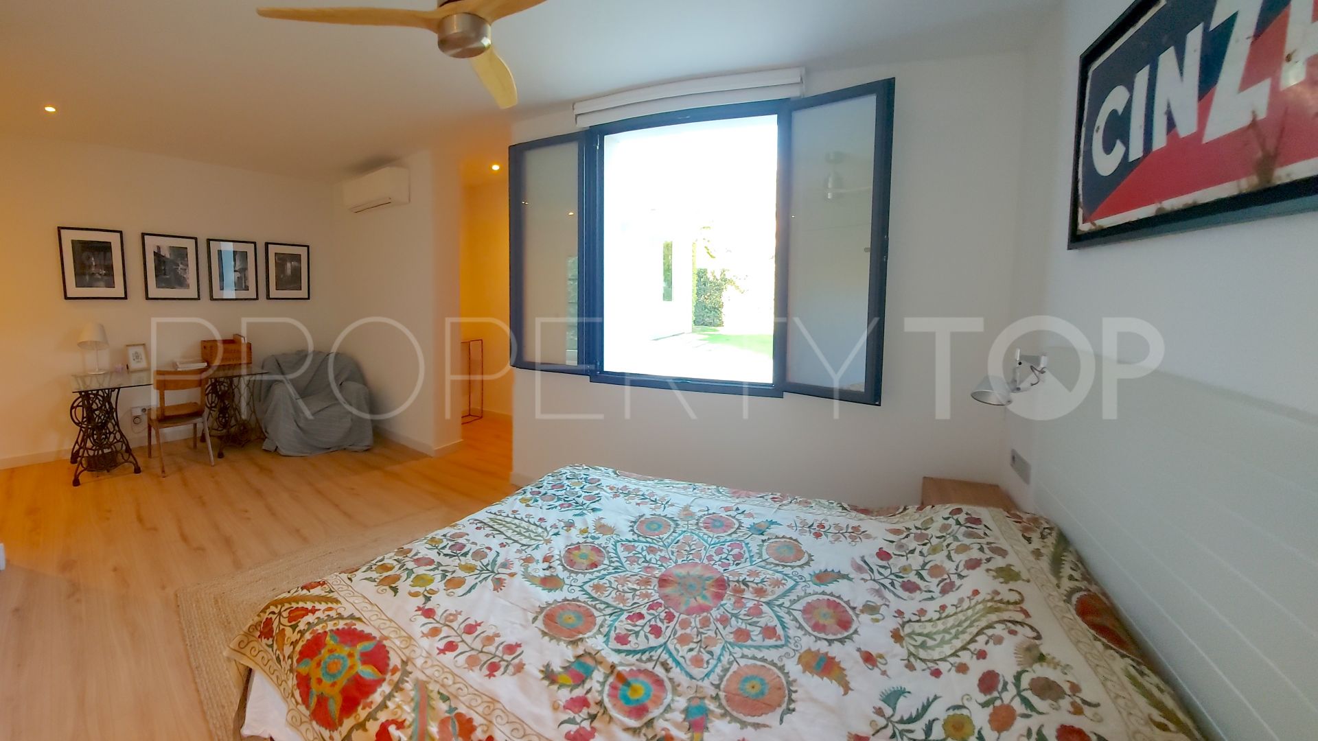 For sale El Madroñal villa with 6 bedrooms