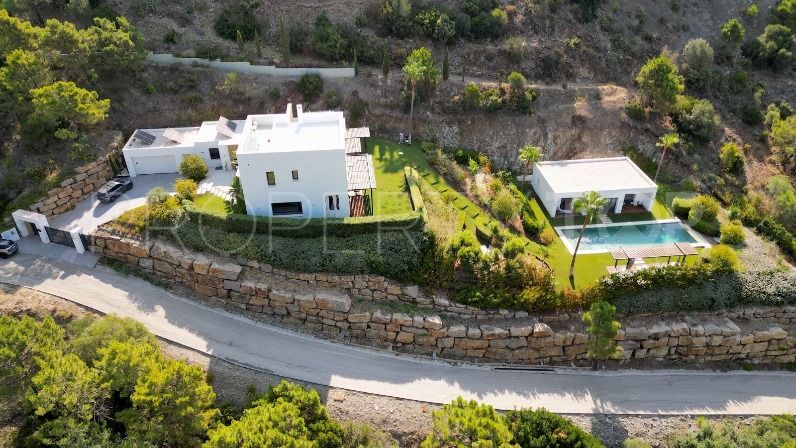 For sale El Madroñal villa with 6 bedrooms