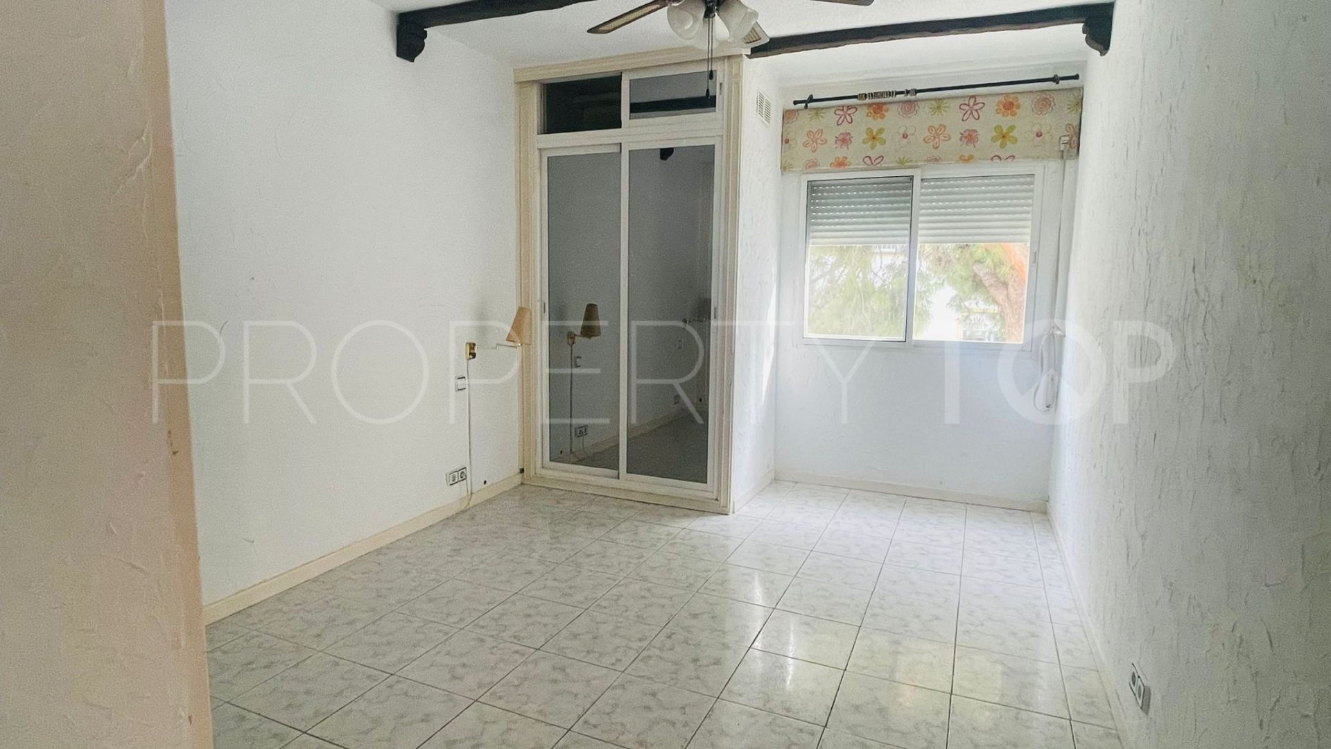 For sale apartment with 3 bedrooms in S. Pedro Centro