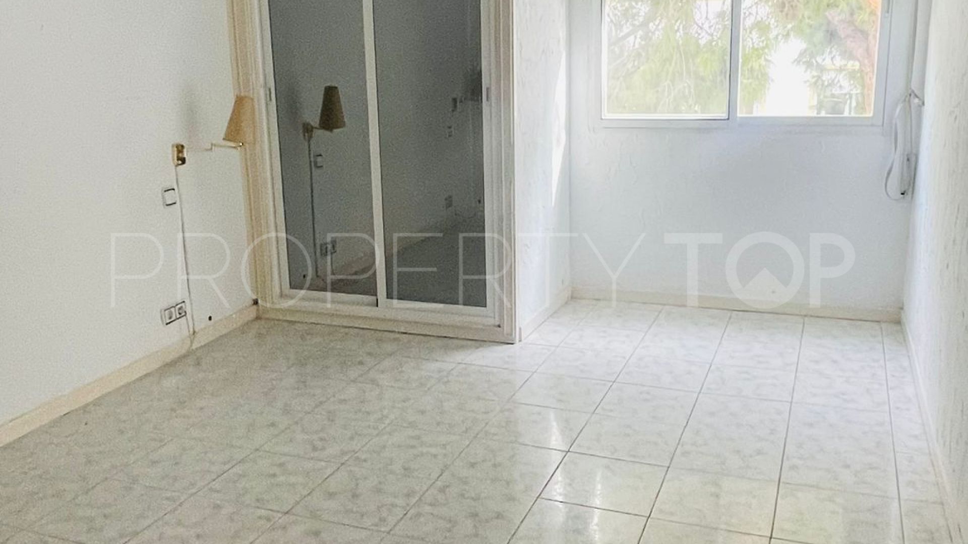 For sale apartment with 3 bedrooms in S. Pedro Centro