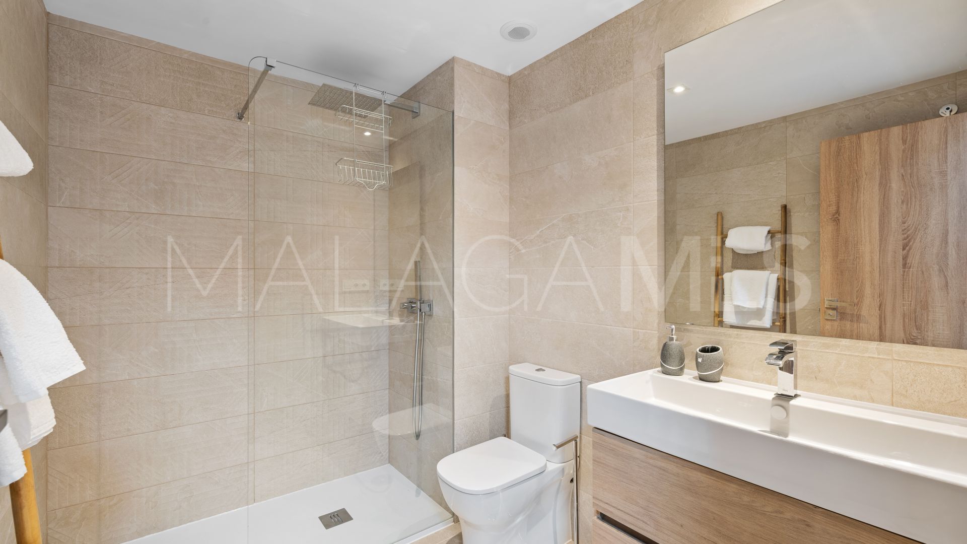 Erdgeschosswohnung for sale in Estepona Golf