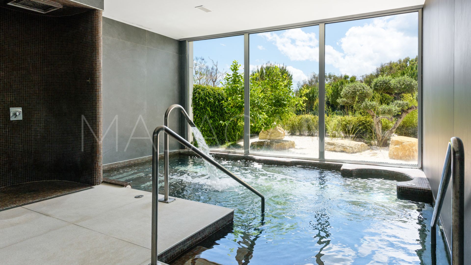 Takvåning for sale in The Edge