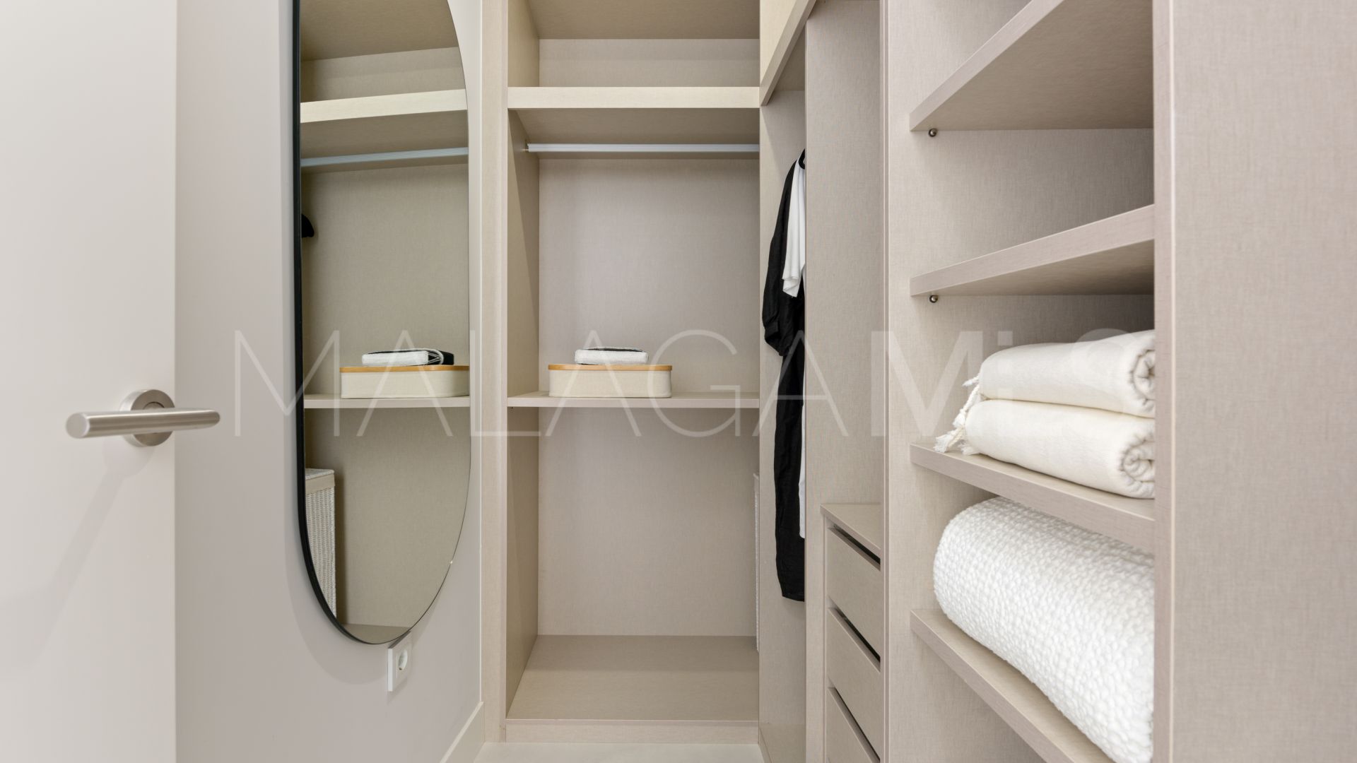 Takvåning for sale in The Edge