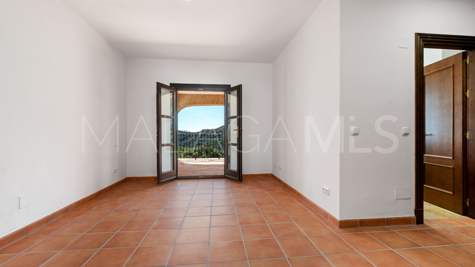 Buy villa in Casares Montaña with 4 bedrooms