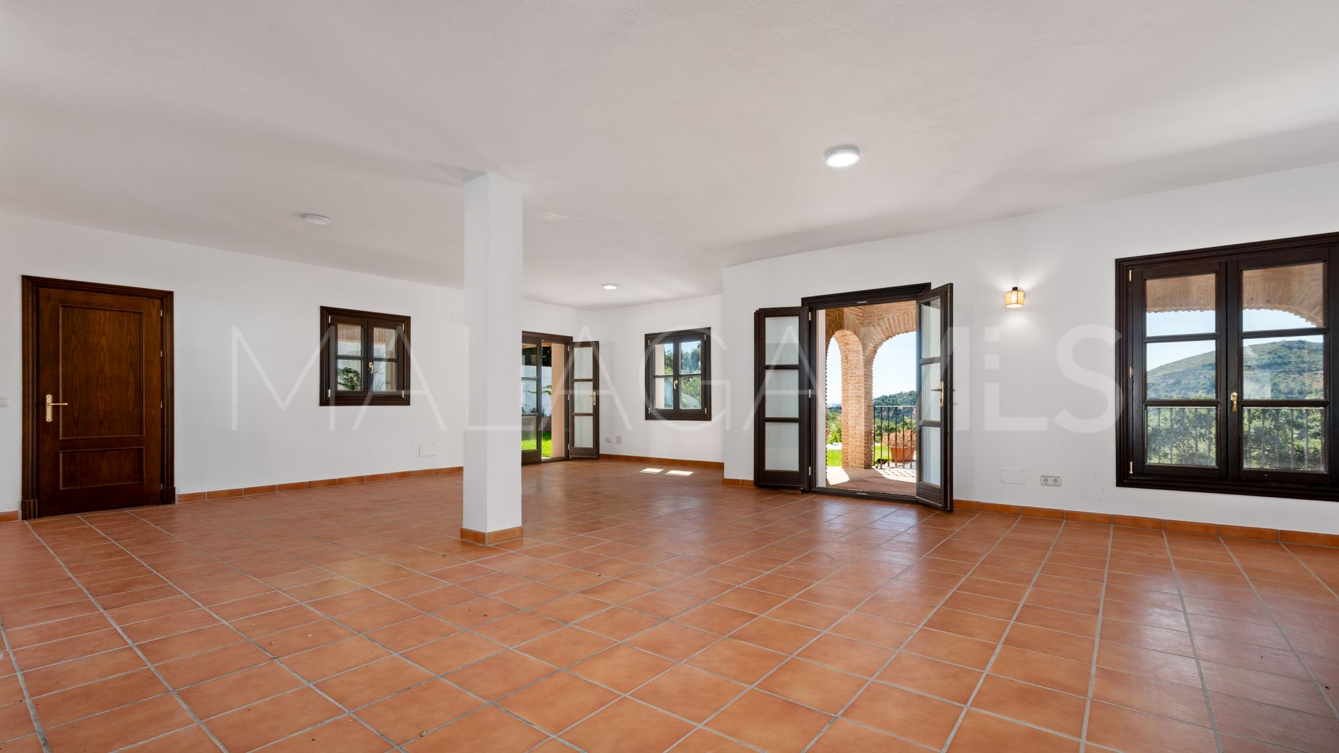 Buy villa in Casares Montaña with 4 bedrooms