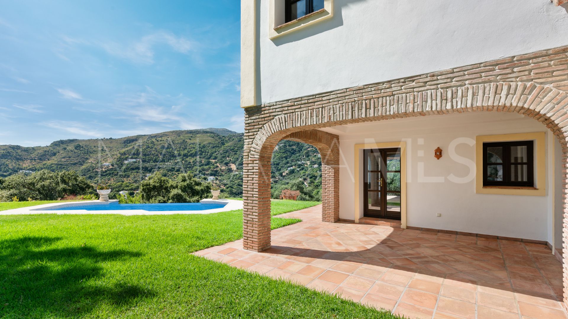 Buy villa in Casares Montaña with 4 bedrooms