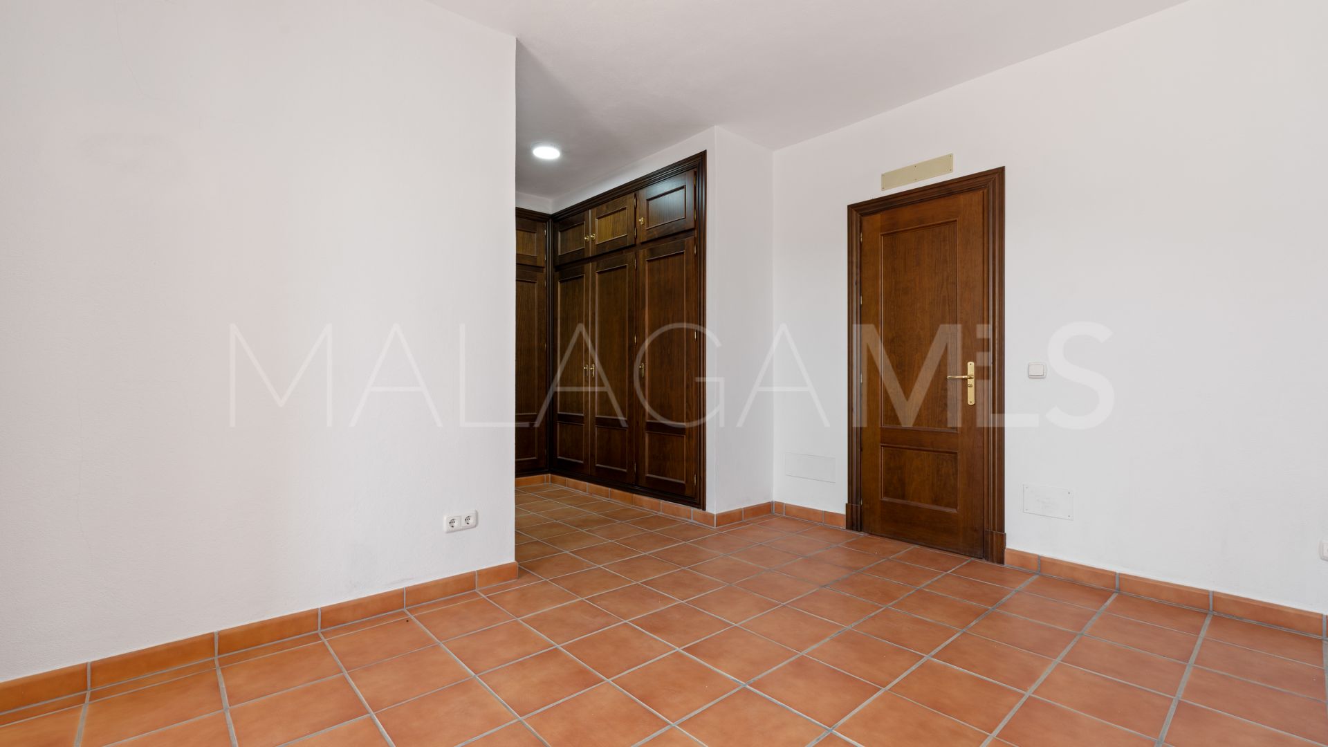 Buy villa in Casares Montaña with 4 bedrooms