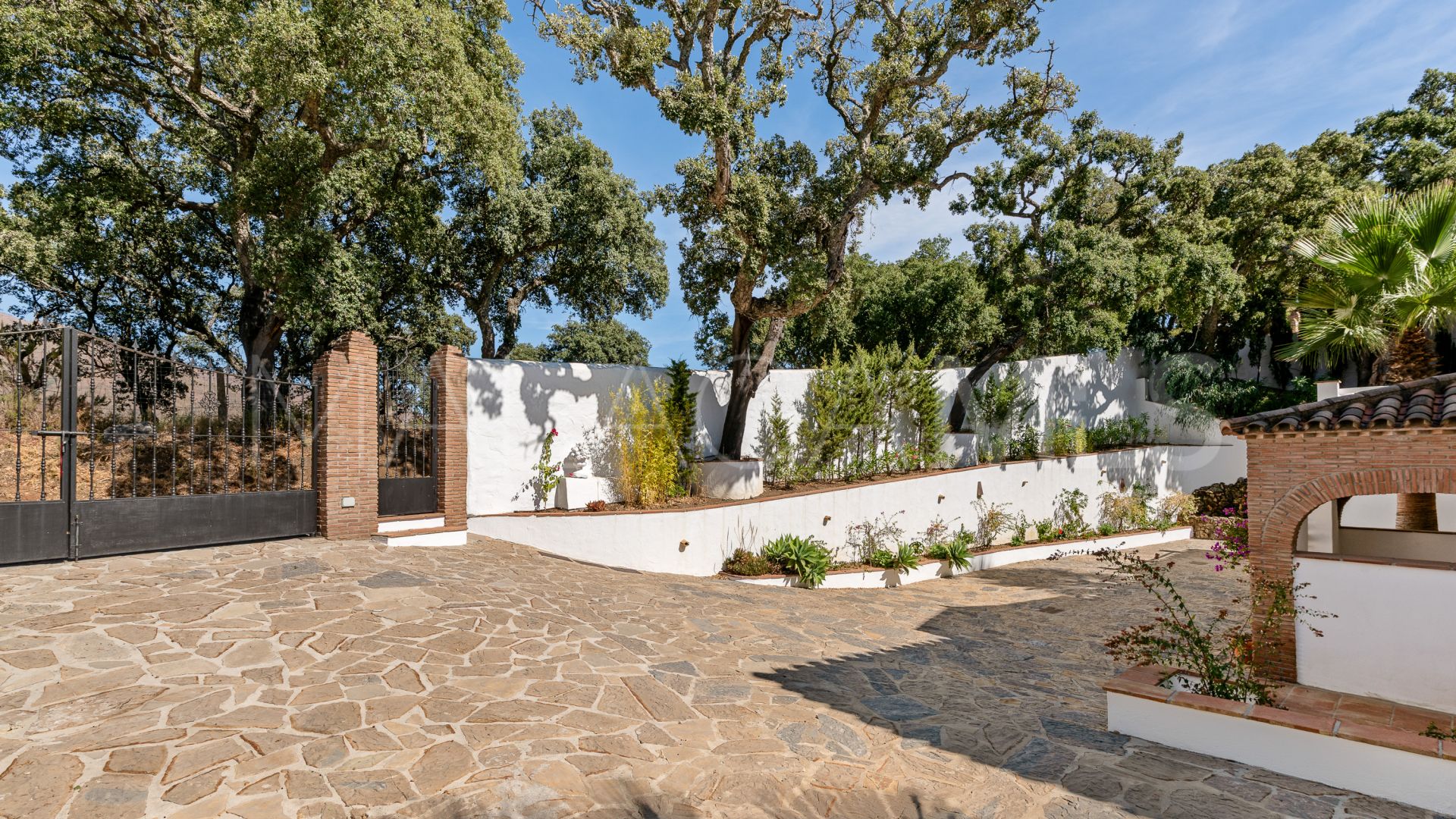 Buy villa in Casares Montaña with 4 bedrooms