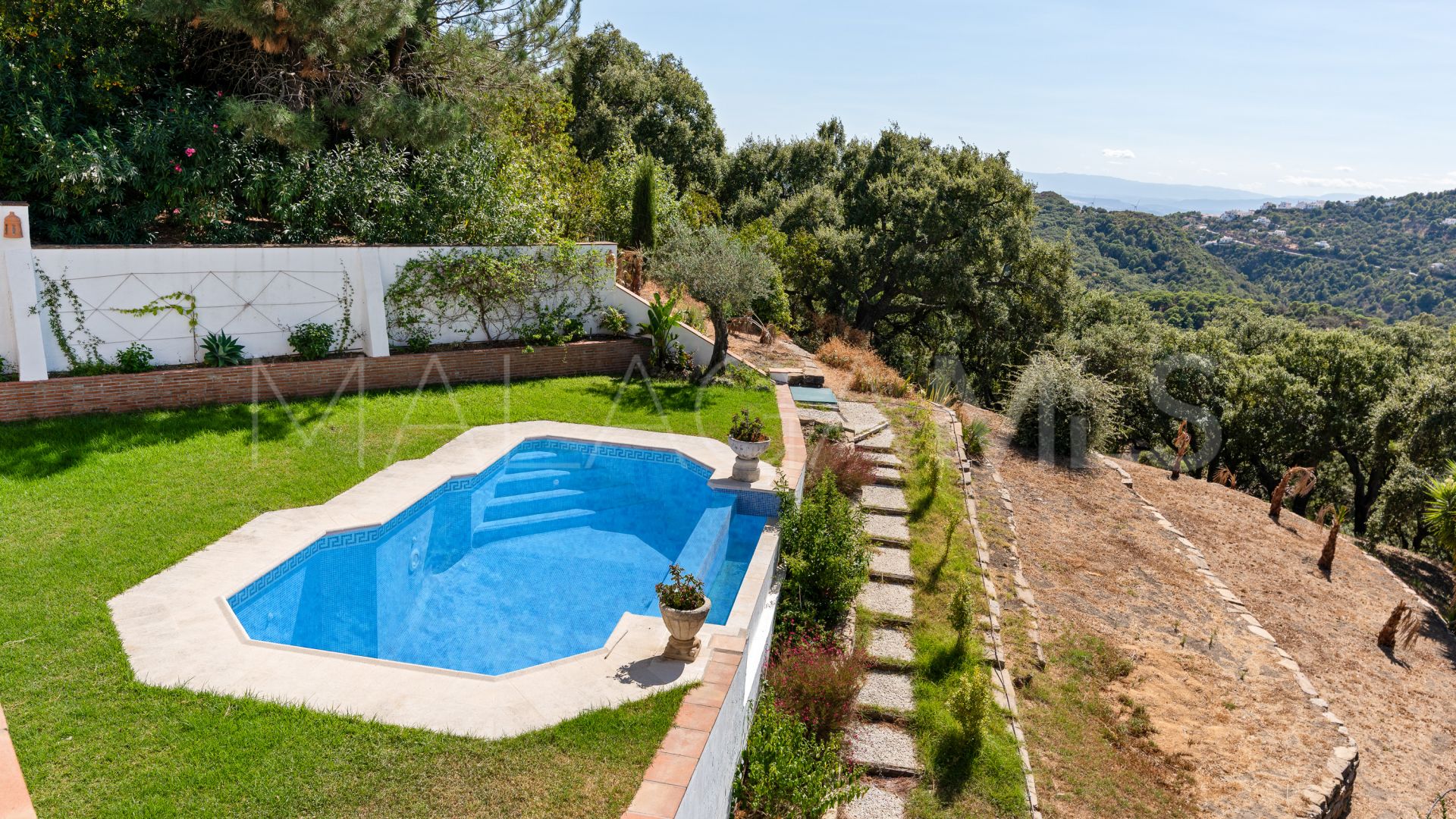 Buy villa in Casares Montaña with 4 bedrooms