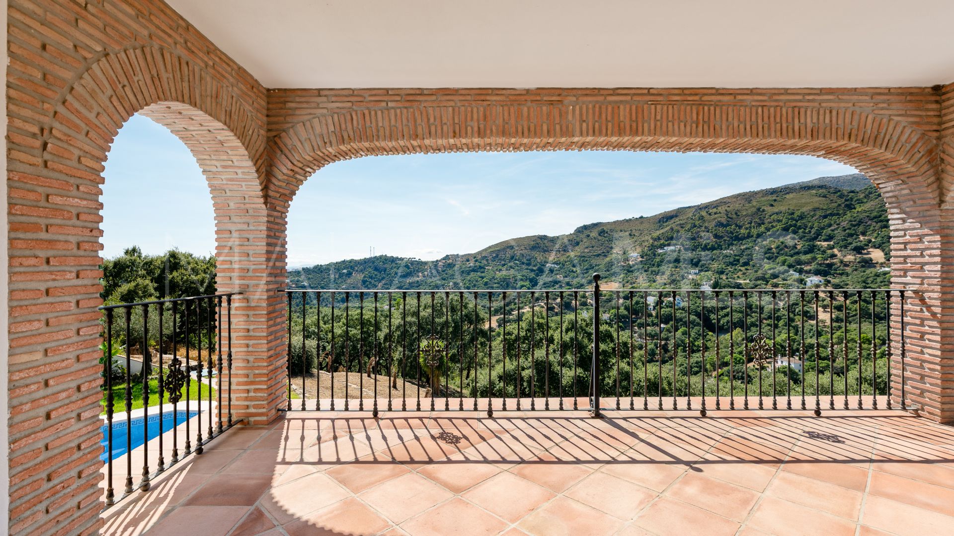 Buy villa in Casares Montaña with 4 bedrooms