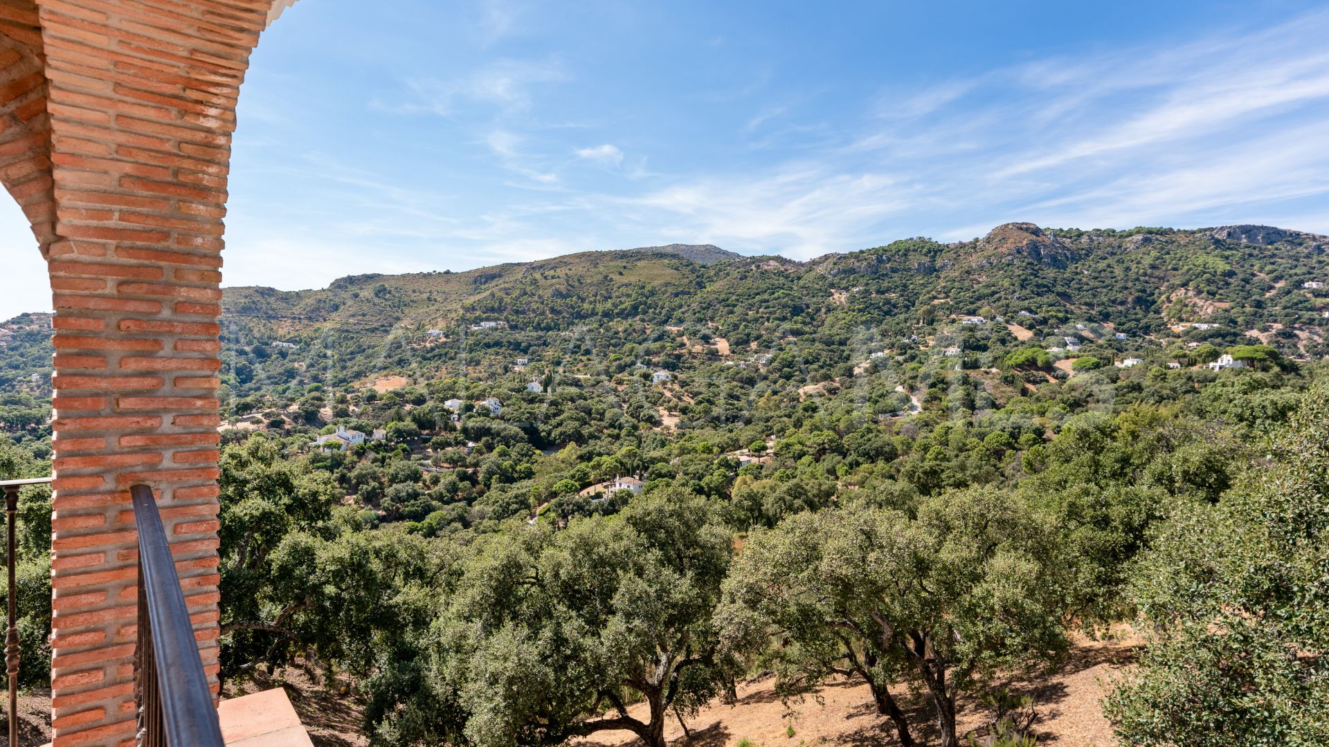 Buy villa in Casares Montaña with 4 bedrooms