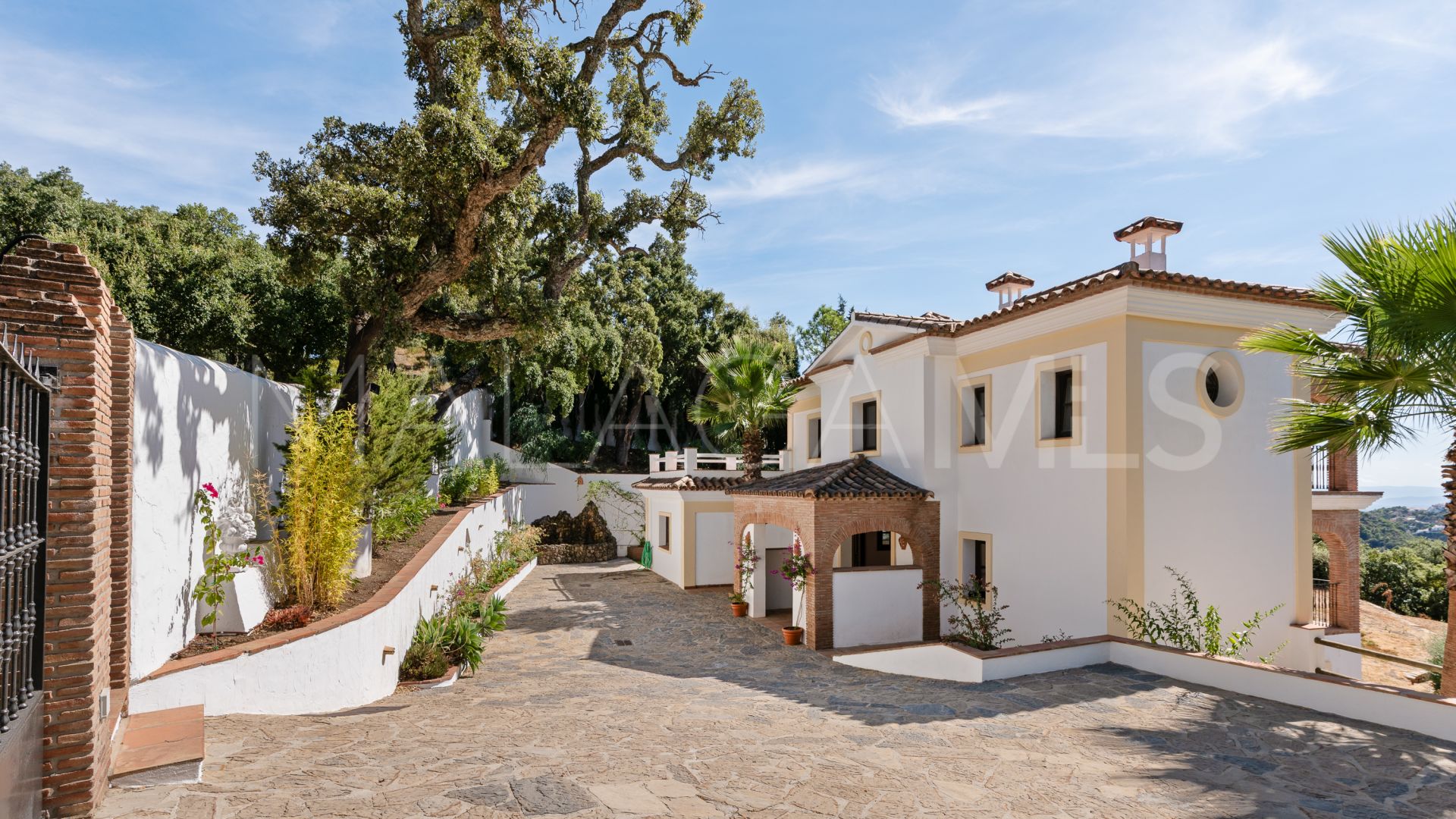 Buy villa in Casares Montaña with 4 bedrooms